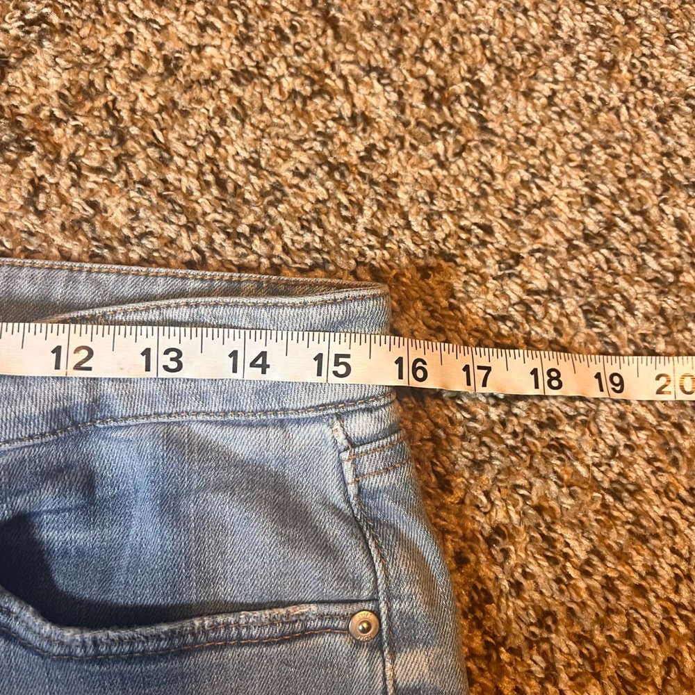 LOFT The Curvy Kick Crop Jeans Light Wash Frayed Hem Size 10 - Picture 4 of 7